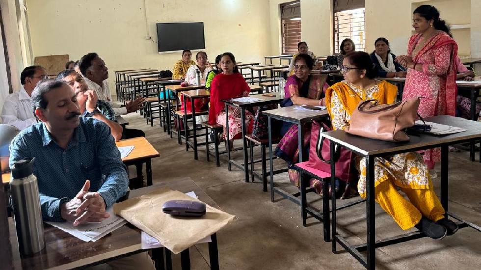 छत्तीसगढ़ माध्यमिक शिक्षा मंडल की सचिव ने मूल्यांकन केंद्र का... - CG Sandesh