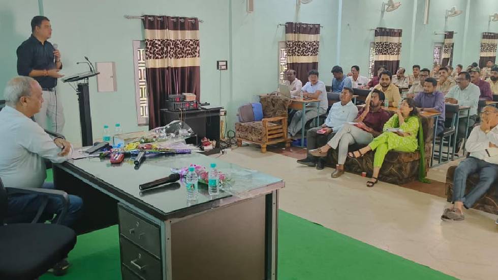 महासमुंद : वन अधिकार पत्र धारकों के नामांतरण, सीमांकन एवं त्... - CG Sandesh