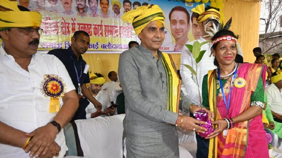मेहनतकश आदिवासी समाज की सहज और सरल संस्कृति अन्य समाज के लिए... - CG Sandesh