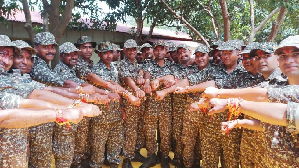 मुख्यमंत्री की पहल पर पुलिस कैंपों में रक्षा बंधन का विशेष आ... - CG Sandesh