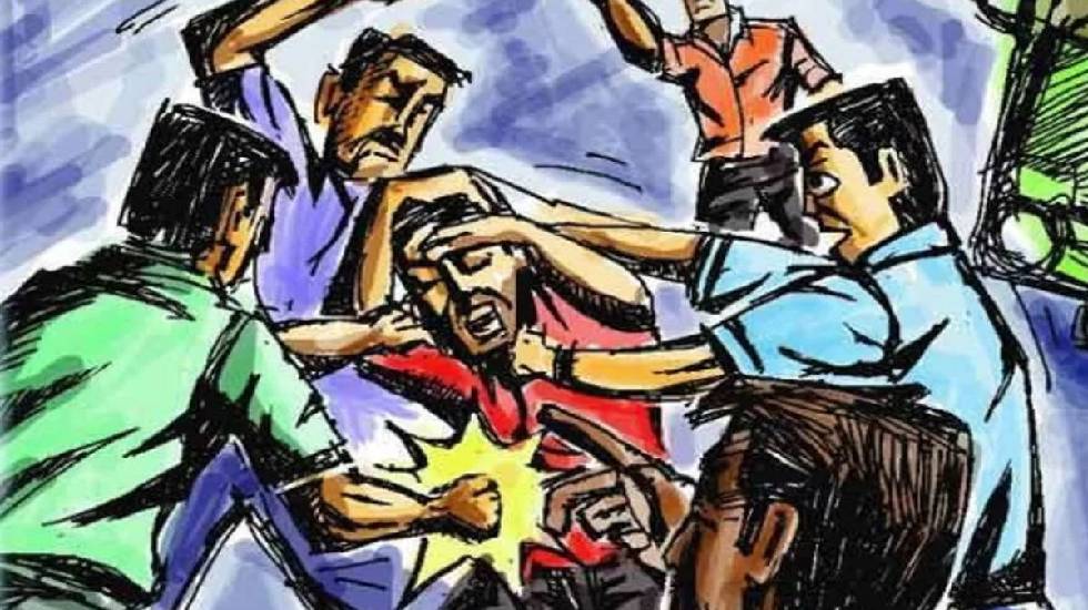 कोमाखान : गाड़ी ठीक से चलाव कहने पर 4 लोगों को बुलाकर की मारप... - CG Sandesh