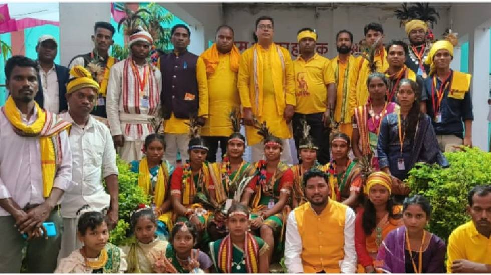 बसना : बड़े साजापाली परिक्षेत्र में धूमधाम से मनाया गया विश्... - CG Sandesh