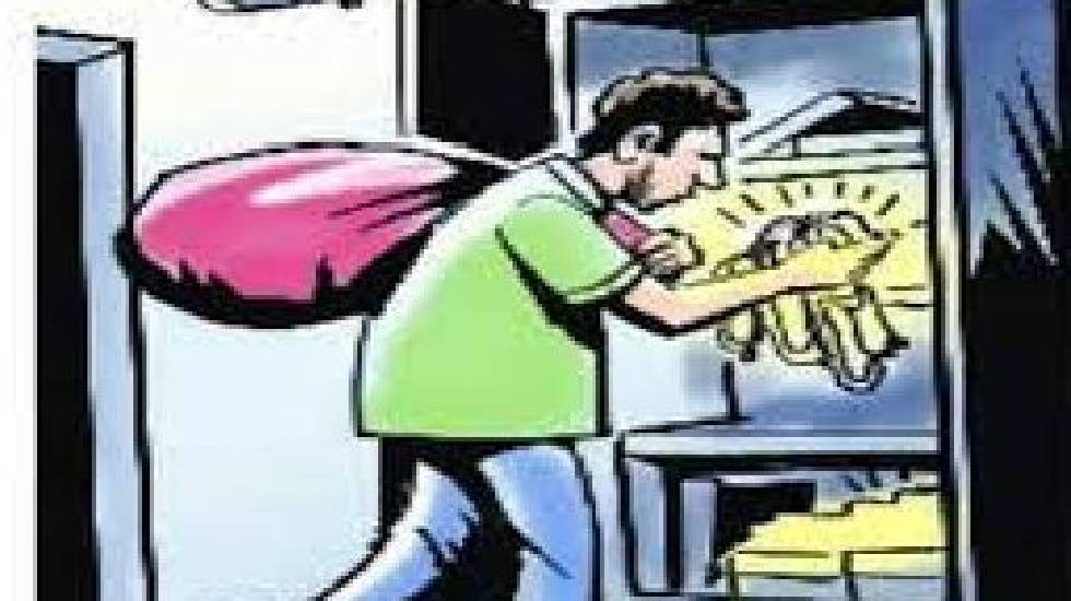 सरायपाली : ताला तोड़कर सोने के जेवर और नगद रकम की चोरी - CG Sandesh