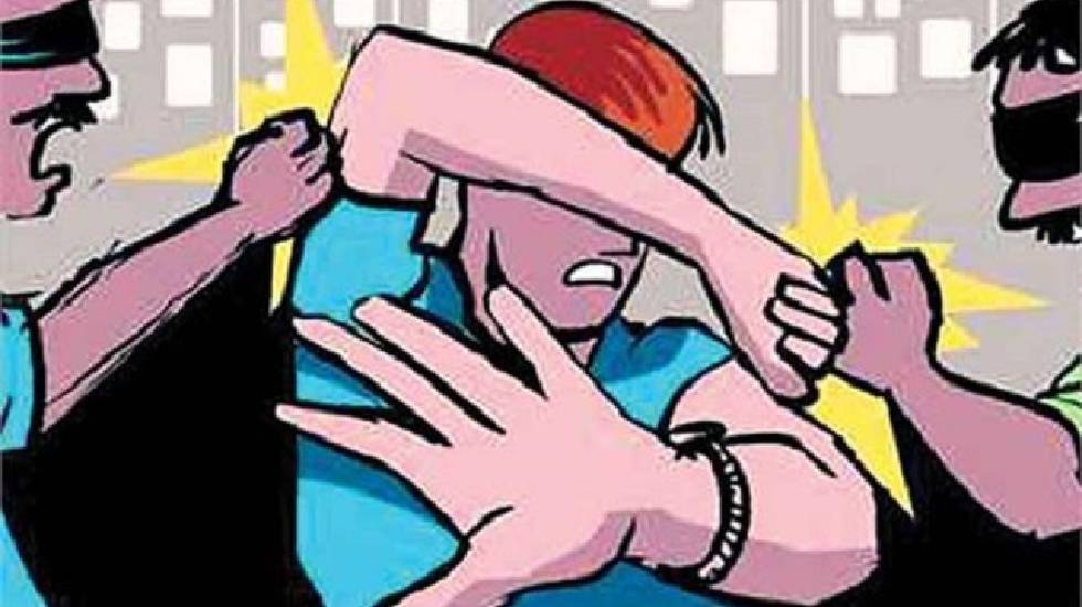 तेन्दूकोना : शराब पकड़वाये हो कहकर ढाबा के मजदूर से मारपीट - CG Sandesh