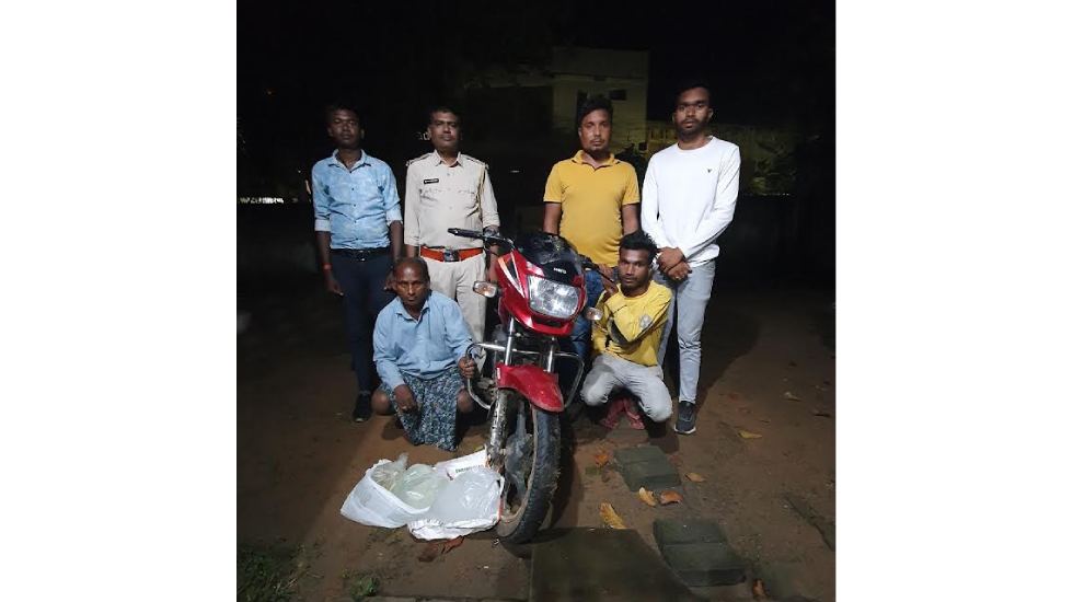 महासमुंद : आबकारी टीम की नाकाबंदी में 15 लीटर महुआ शराब तथा ... - CG Sandesh