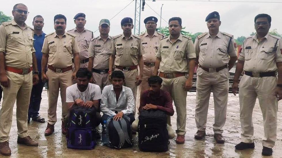 महासमुंद : आबकारी विभाग महासमुन्द द्वारा मादक पदार्थ के विरु... - CG Sandesh