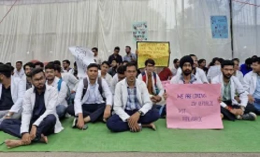 रायपुर AIIMS के डॉक्टर आज हड़ताल पर, आंबेडकर अस्पताल की ओपीडी भी रहेगी बंद