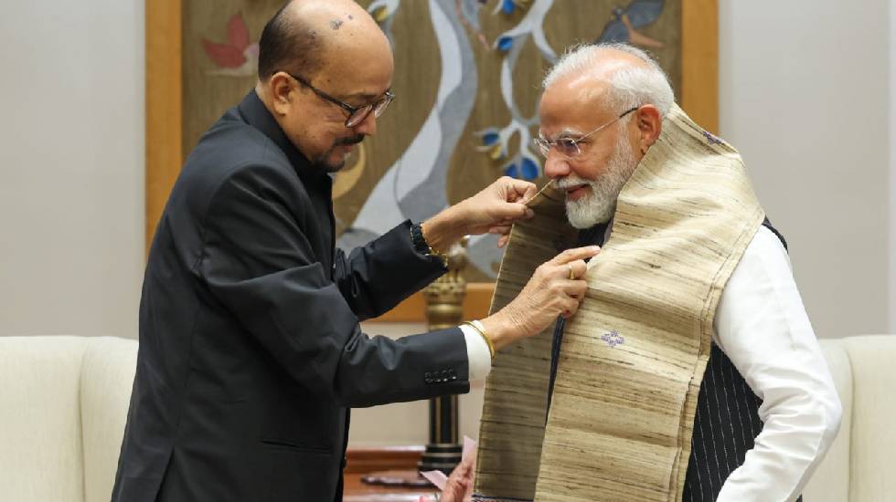 प्रधानमंत्री नरेंद्र मोदी से राज्यपाल रमेन डेका ने की सौजन्य... - CG Sandesh