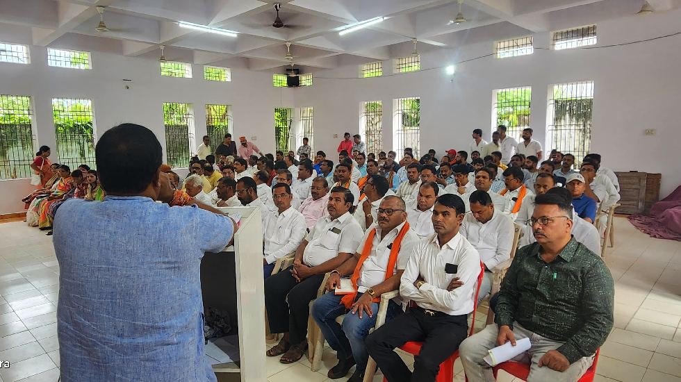 जिला धमतरी भाजपा की बैठक संपन्न ,अजय चंद्राकर, रामु रोहरा, न... - CG Sandesh