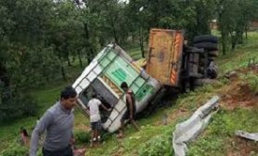 CG Accident : यात्रियों से भरी बस और ट्रेलर में हुई जबरदस्त ... - CG Sandesh