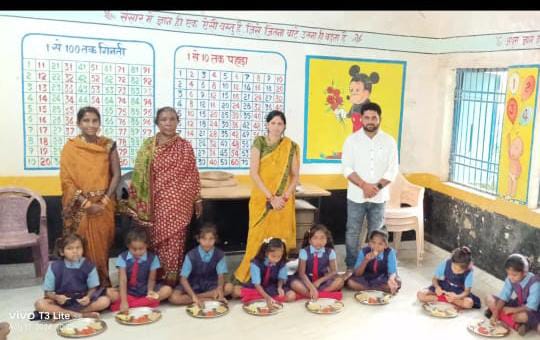 सरायपाली : माधोपाली स्कूल में प्रकाश नायक ने अपने बेटे के जन... - CG Sandesh