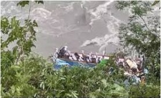 Bus Accident: नेपाल में 40 यात्रियों को लेकर जा रही भारत की ... - CG Sandesh