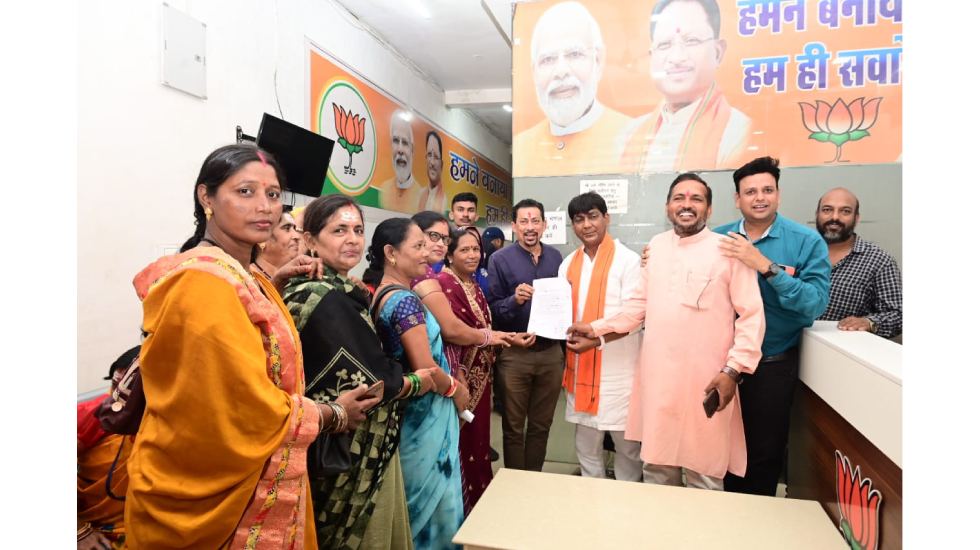 महासमुंद : विभिन्न मांगों को लेकर मितानिनों ने की विधायक से ... - CG Sandesh