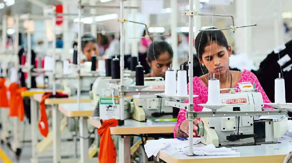महासमुंद : महिला सिलाई एवं फास्ट फूड (केक मेकिंग) में प्रशिक... - CG Sandesh