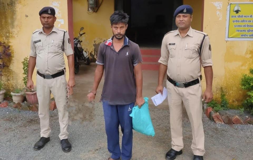 बसना : वीडियों काल कर आपत्तिजनक वीडियो वायरल करने की धमकी दे... - CG Sandesh