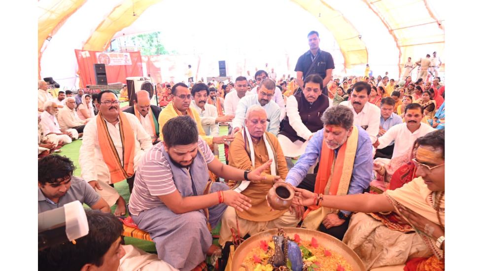 महारुद्राभिषेक में शामिल हुए पूर्व मुख्यमंत्री व विधानसभा अध... - CG Sandesh
