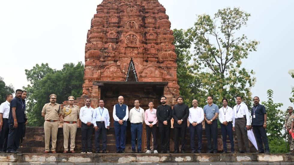 महासमुंद : राज्यपाल डेका ने पुरातत्व नगरी सिरपुर का किया भ्र... - CG Sandesh