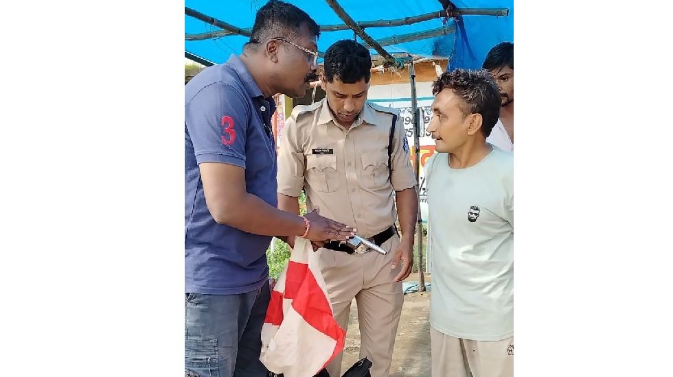 महासमुंद : गांजा छिपाकर बस के इंतजार में था आरोपी, मुखबिर की... - CG Sandesh