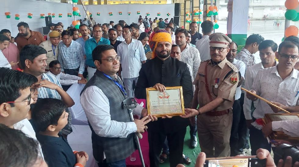 सामाजिक कार्यों के एवज में अदाणी फाउंडेशन हो रहा है लगातार 5... - CG Sandesh