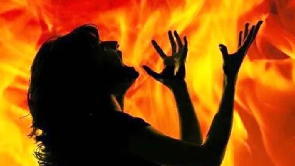 बिहार की युवती ने रायपुर रेलवे स्टेशन पर की आत्मदाह की कोशिश , परिवार के साथ हुआ था विवाद