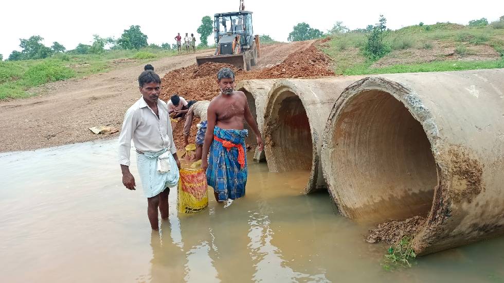 सरायपाली : स्वतंत्रता दिवस पर शान से झंडा फहराया, फिर अपने न... - CG Sandesh