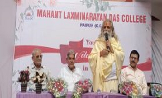 चाहते तो आप लोग किसी भी महाविद्यालय में प्रवेश ले सकते थे -राजेश्री महंत