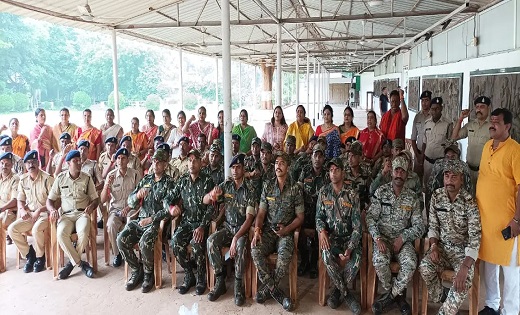 बीजेपी महिला मोर्चा ने सैनिकों की कलाई पर बांधी राखी, प्रदेश अध्यक्ष शालिनी राजपूत के नेतृत्व में हुआ कार्यक्रम का आयोजन