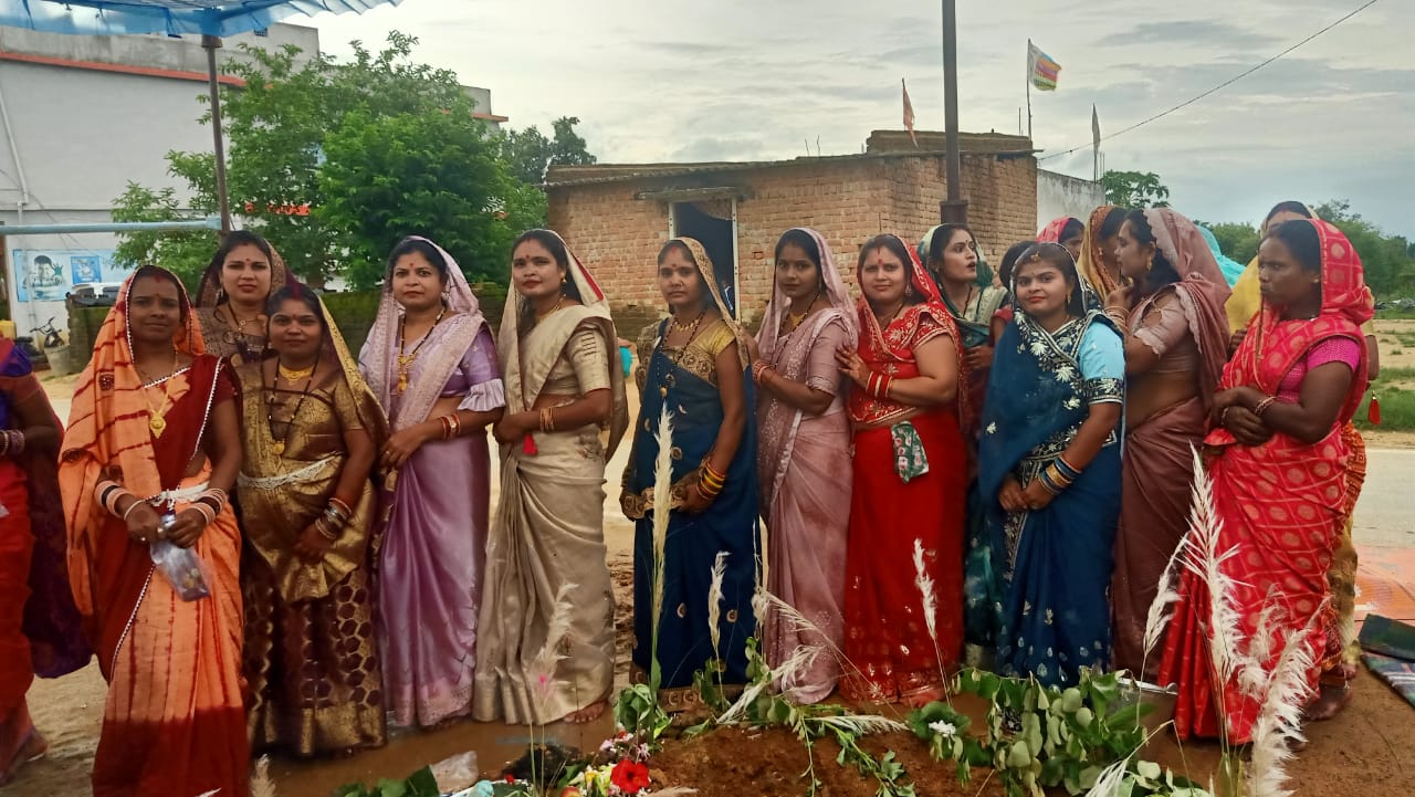 बागबाहरा क्षेत्र में कि गईं हलषष्ठी पूजा - CG Sandesh