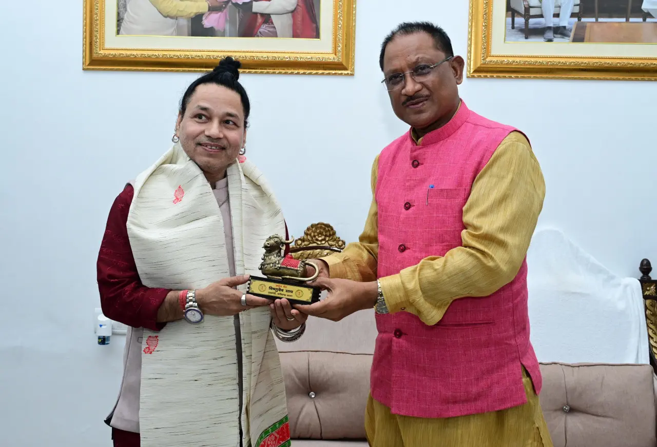 सुप्रसिद्ध गायक कैलाश खेर ने बताया सीएम विष्णुदेव साय के नाम का अर्थ, कहा- 'साय वही जो साया दे'