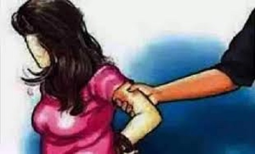 तालाब में गई थी नहाने...महिला से छेड़छाड़ और अश्लील हरकते...... - CG Sandesh