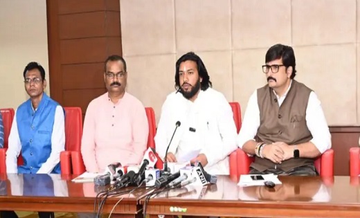 खुशवंत साहेब ने देवेंद्र यादव पर लगाया आस्था को ठेस पहुंचाने का आरोप, कहां- गलत तरीके से लहराया हमारा झंडा