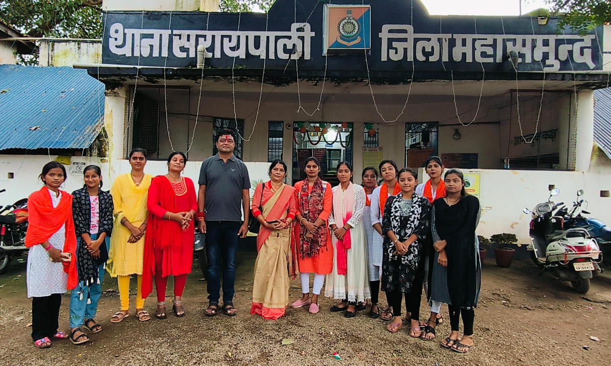 बजरंगियों ने रक्षा सूत्र बंधवाकर सदैव बहनों की रक्षा करने का... - CG Sandesh