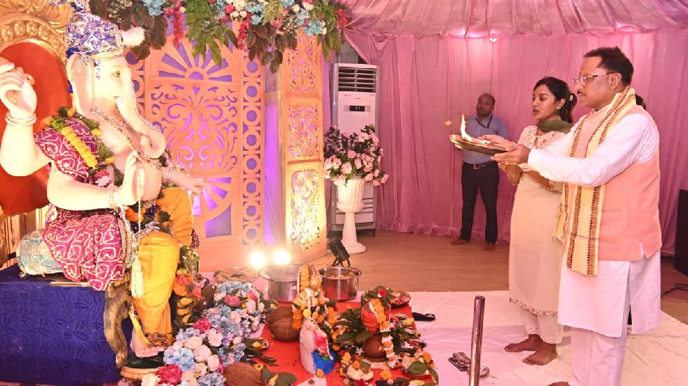 भगवान श्री गणेश के पूजन-हवन कार्यक्रम में शामिल हुए मुख्यमंत... - CG Sandesh