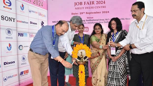  युवा रोज़गार मेला, 1000 से अधिक नौकरियों के लिए उम्मीदवार श... - CG Sandesh