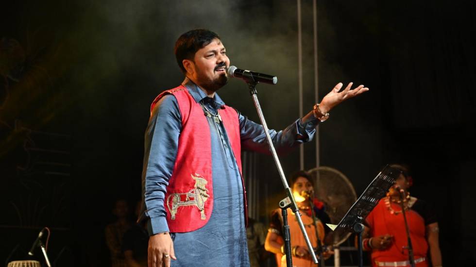 पद्मश्री अनुज शर्मा के जसगीत और सुमधुर गीतों से श्रोताओं को ... - CG Sandesh
