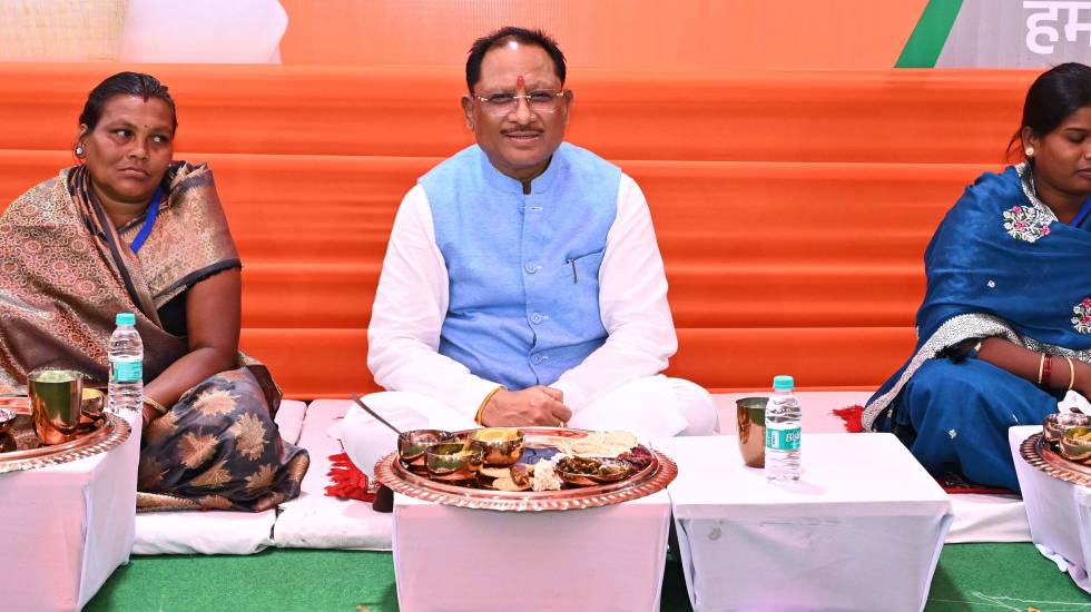 मुख्यमंत्री ने प्रधानमंत्री आवास योजना के हितग्राहियों के सा... - CG Sandesh