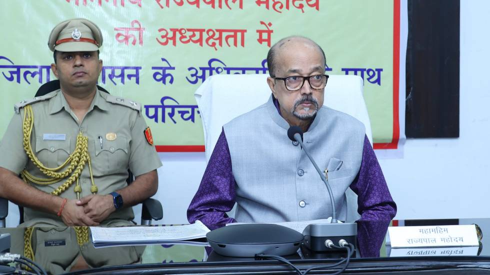 शासन की फ्लैगशिप योजनाओं का अंतिम व्यक्ति तक पहुंचे लाभ - रा... - CG Sandesh