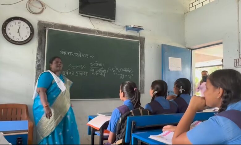 सरायपाली विधायक ने बच्चों को उसी स्कूल में पढ़ाया जहां पहले ... - CG Sandesh