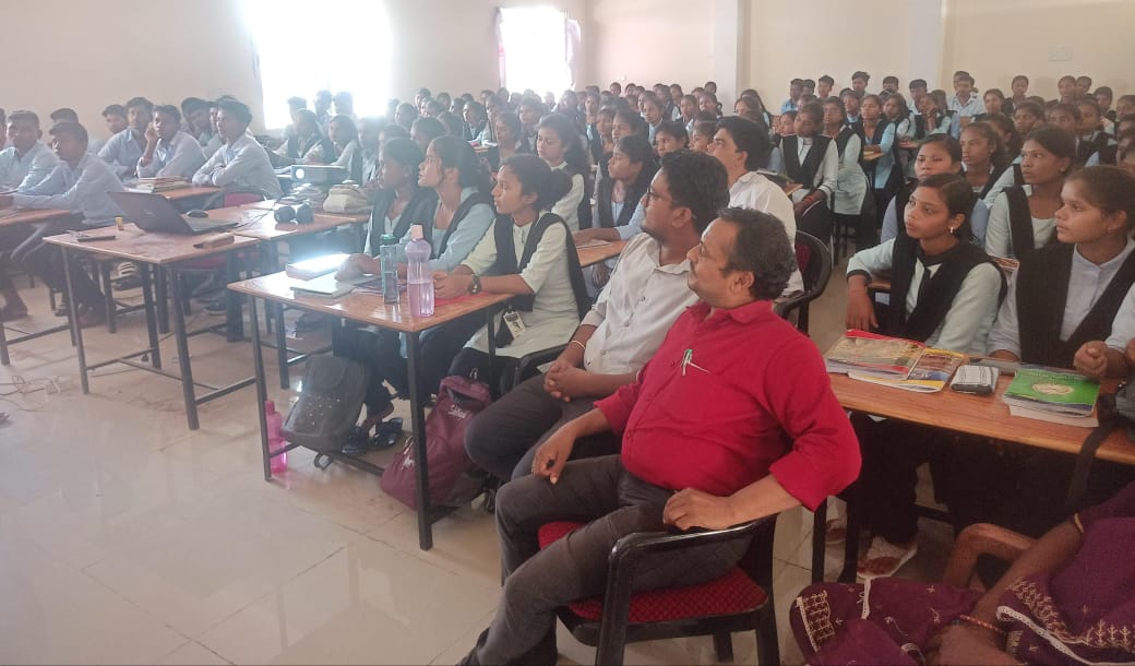 शहीद वीर नारायण सिंह शासकीय महाविद्यालय में नशा मुक्ति कार्य... - CG Sandesh