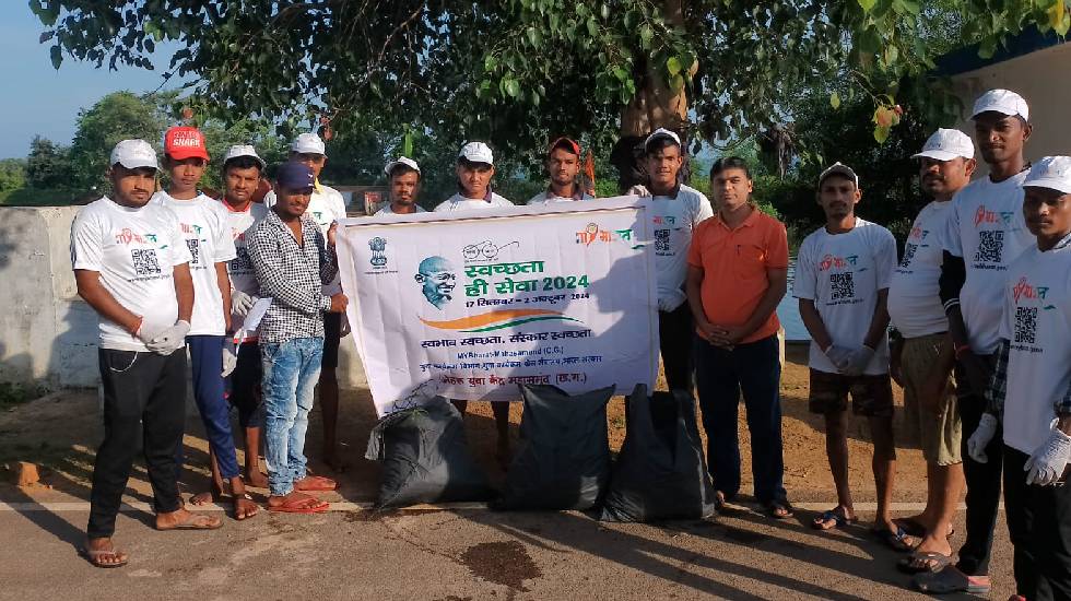 महासमुंद : ग्राम नवाडीह जामली में चलाया गया स्वच्छता अभियान - CG Sandesh