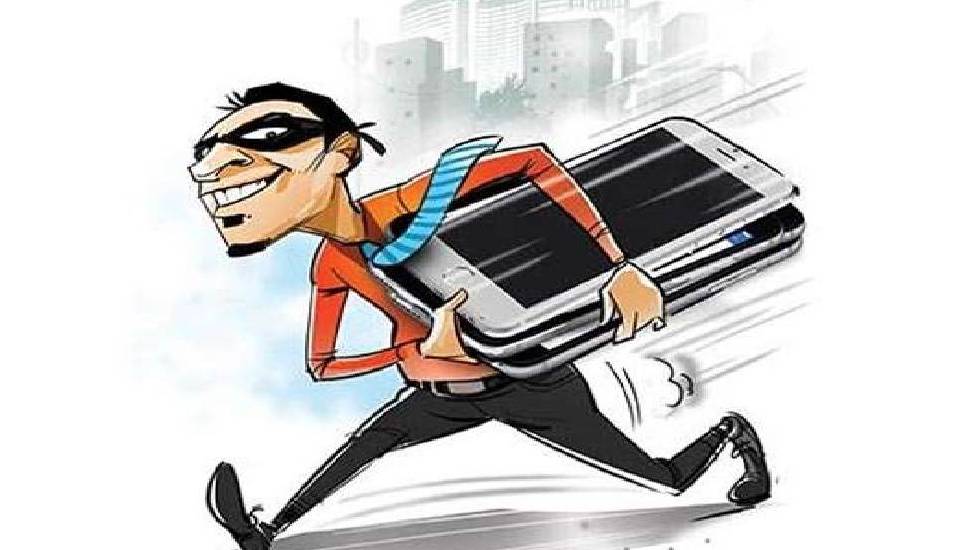बसना : टोल प्लाजा छुईपाली के मेडिकल रूम से कर्मचारियों की मो... - CG Sandesh