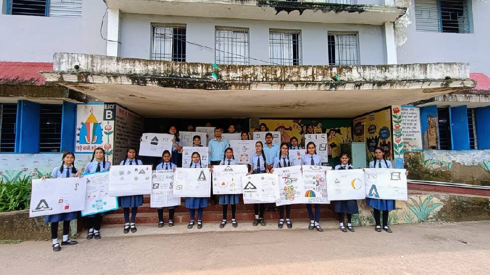 बसना : पोस्टर मेकिंग प्रतियोगिता का किया गया आयोजन - CG Sandesh