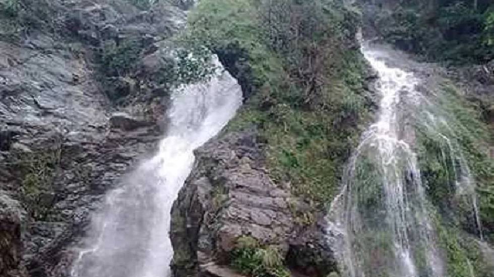 CG : झरने में डूबने से मौत, दोस्तों के साथ पिकनिक मानाने आया... - CG Sandesh