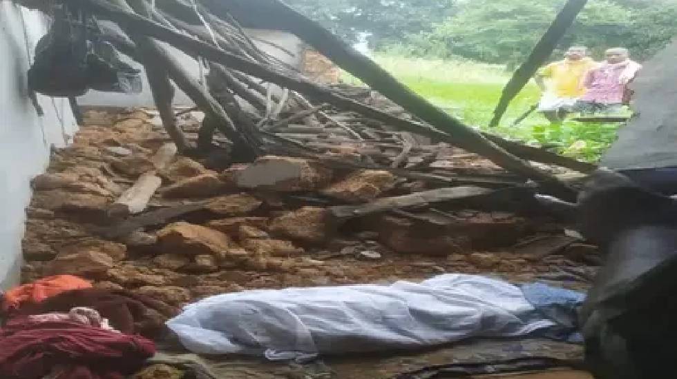 CG : बारिश के बीच गिरी मकान की दीवाल, 3 वर्षीय बच्ची की मौत - CG Sandesh
