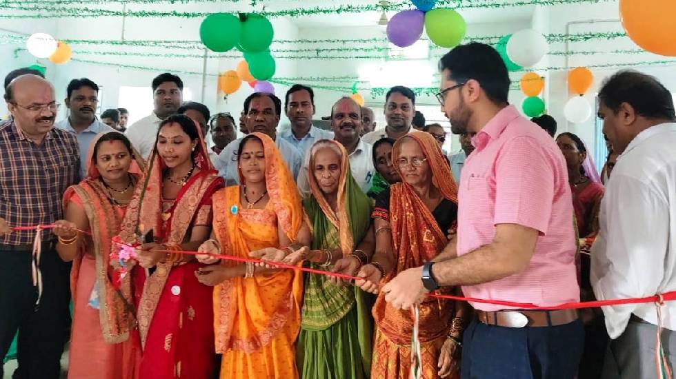 बसना : कलेक्टर लंगेह ने किया उल्लास साक्षरता केंद्र का शुभार... - CG Sandesh