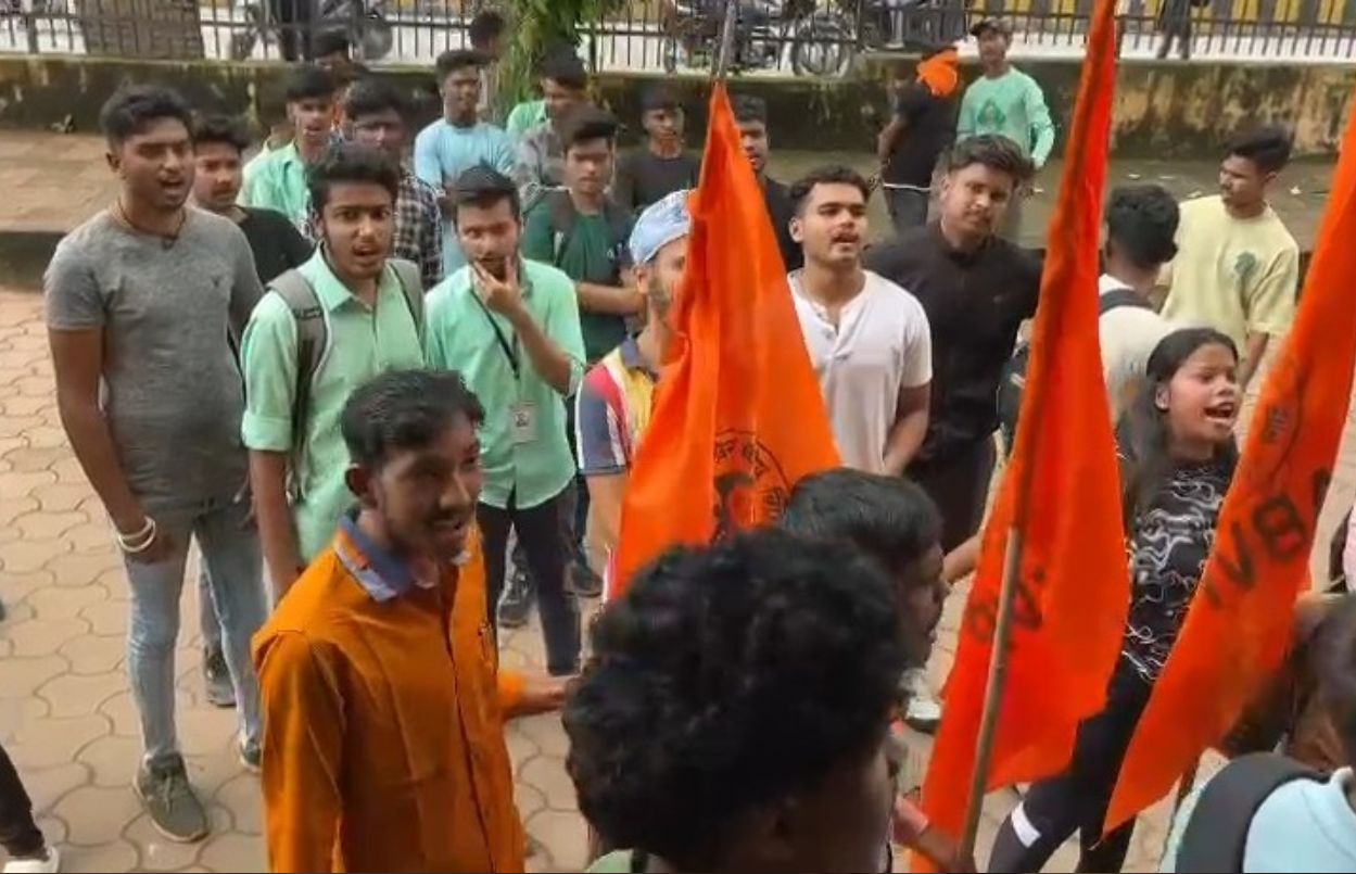 CG ब्रेकिंग : स्कूल में जय श्री राम के नारे लगाने पर छात्र क... - CG Sandesh