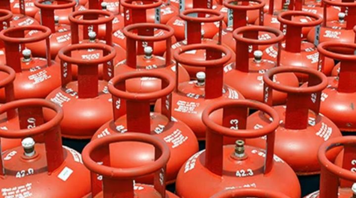   LPG Cylinder Hike : कमर्शियल सिलेंडर के दाम में 38 रुपये क... - CG Sandesh