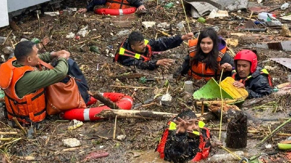 नेपाल में बाढ़ और भूस्खलन से मरने वालों की संख्या 200 के पार... - CG Sandesh