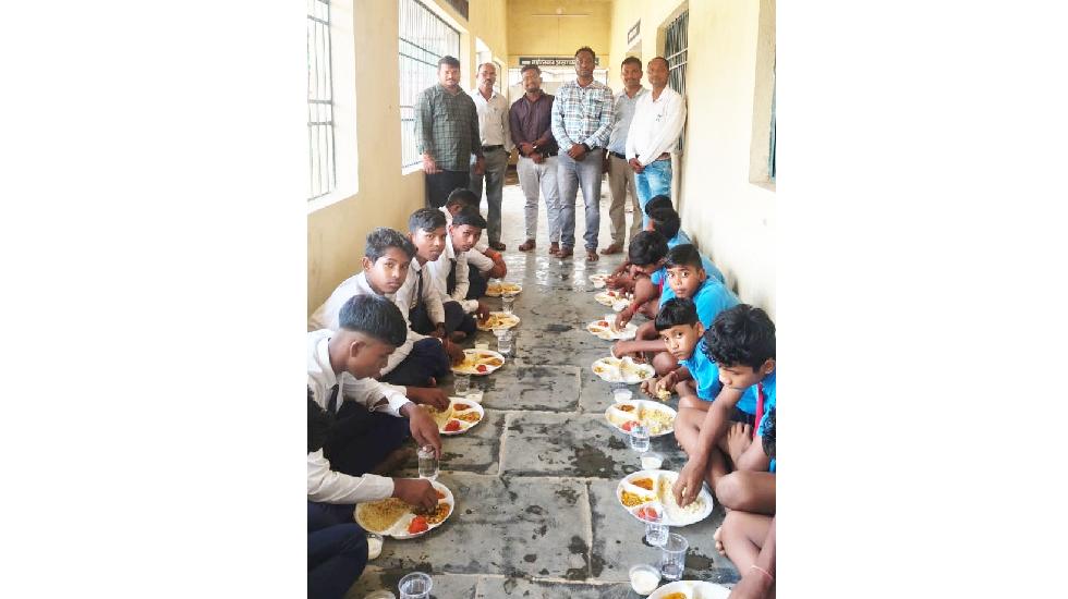 सरायपाली : शासकीय हाईस्कूल सिंघोडा़ में न्योता भोज का आयोजन ... - CG Sandesh
