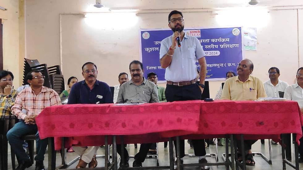 महासमुंद को पूर्ण साक्षर बनाने सबकी सहभागिता हो - कलेक्टर लं... - CG Sandesh